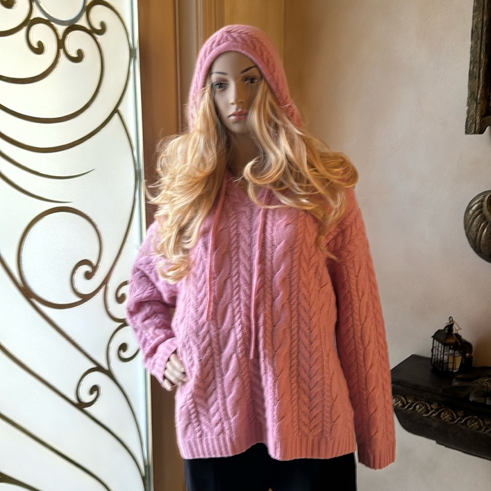 Nice quality cashmere sweater in pink/ blush color